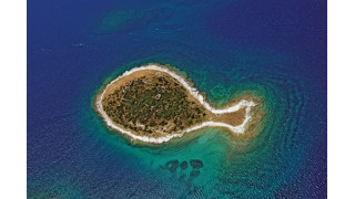 Đảo cá, Croatia thu hút sự chú ý của mọi người vì nó có hình dạng như một con cá xinh xắn.